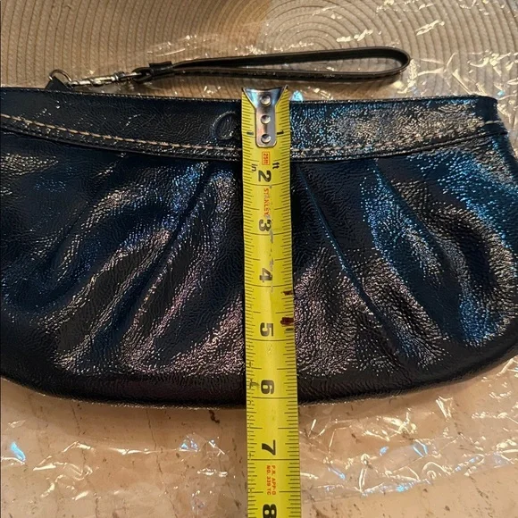 NWT 2012 Coach Navy Pleated Patent Leather Wristlet Clutch with Stitching - Picture 16 of 16